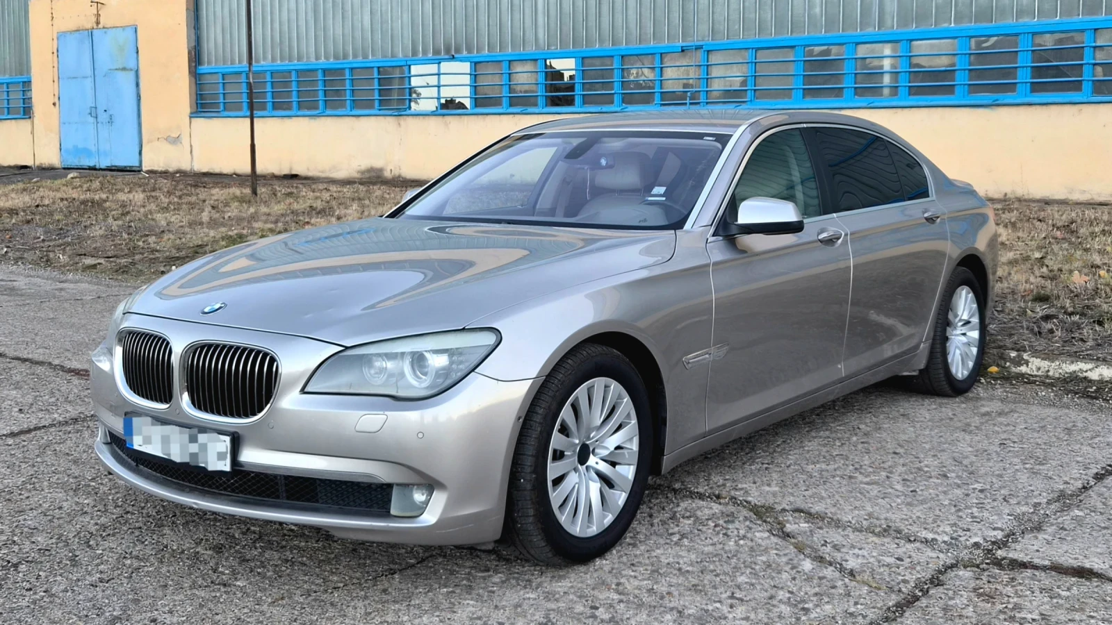BMW 750 Li INDIVIDUAL* HeadUp* Massage* 3xTV* Camera* FULL