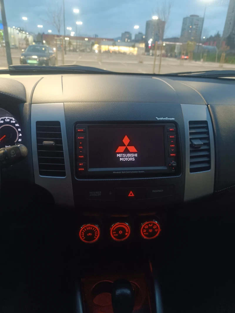 Mitsubishi Outlander 2.4 4x4, снимка 11 - Автомобили и джипове - 48963105