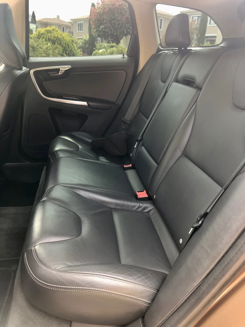 Volvo XC60 R Design, снимка 6 - Автомобили и джипове - 52650789