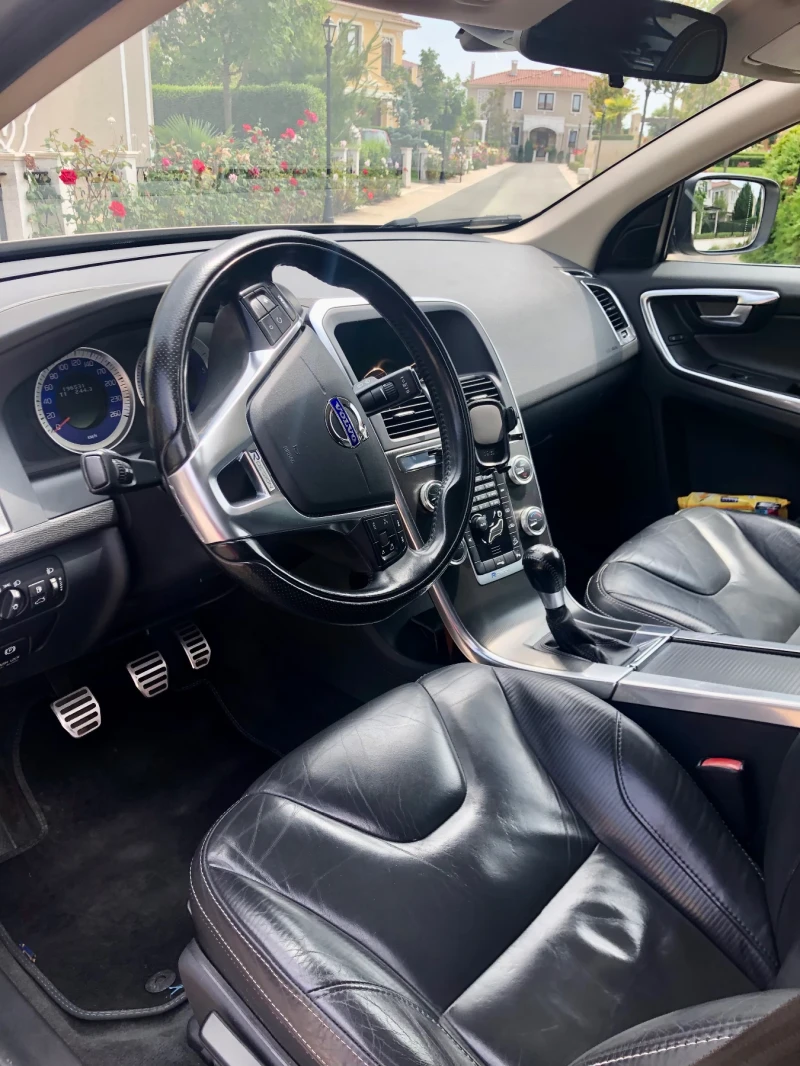 Volvo XC60 R Design, снимка 5 - Автомобили и джипове - 52650789