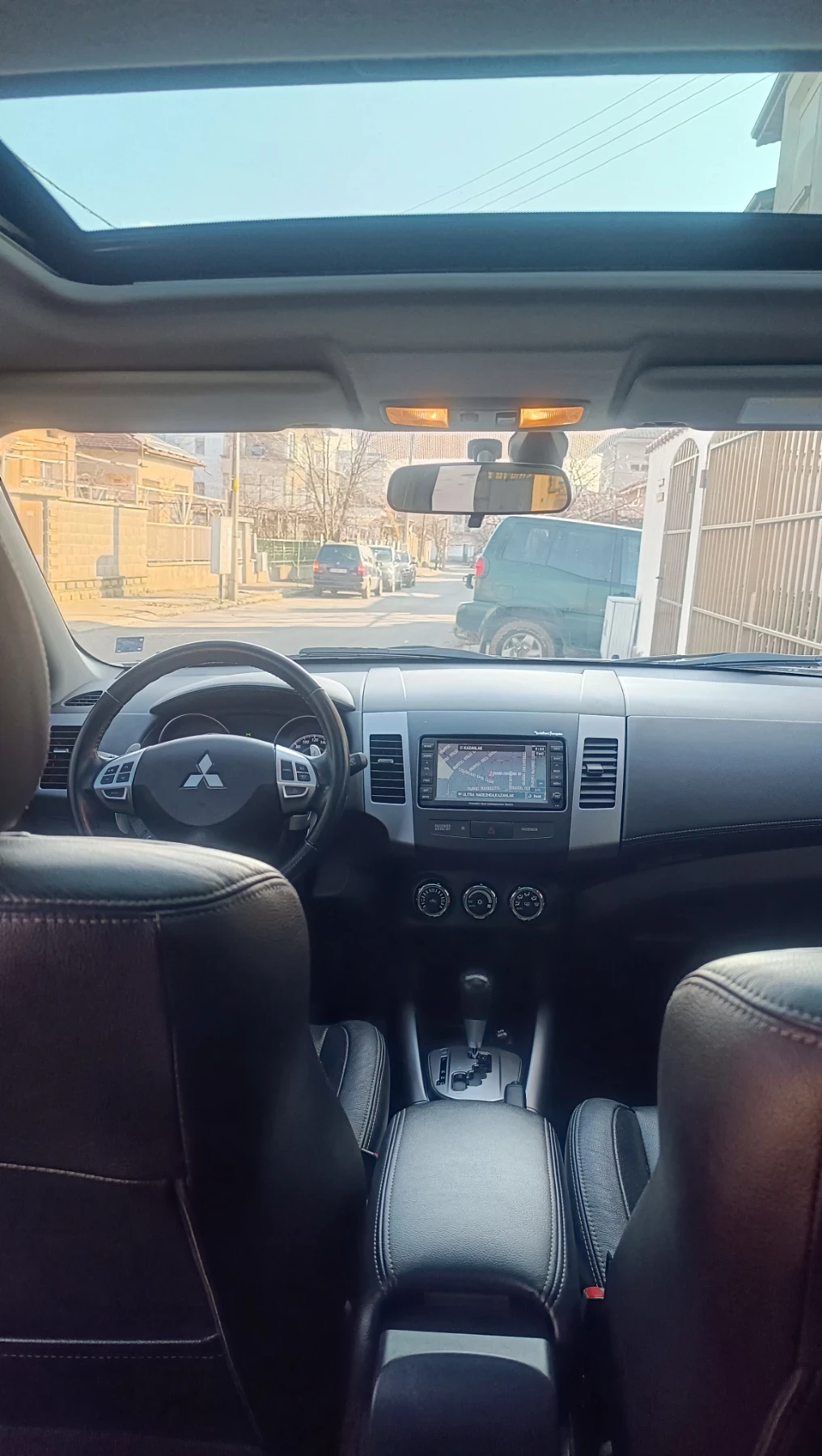 Mitsubishi Outlander 2.4 4x4 - изображение 8
