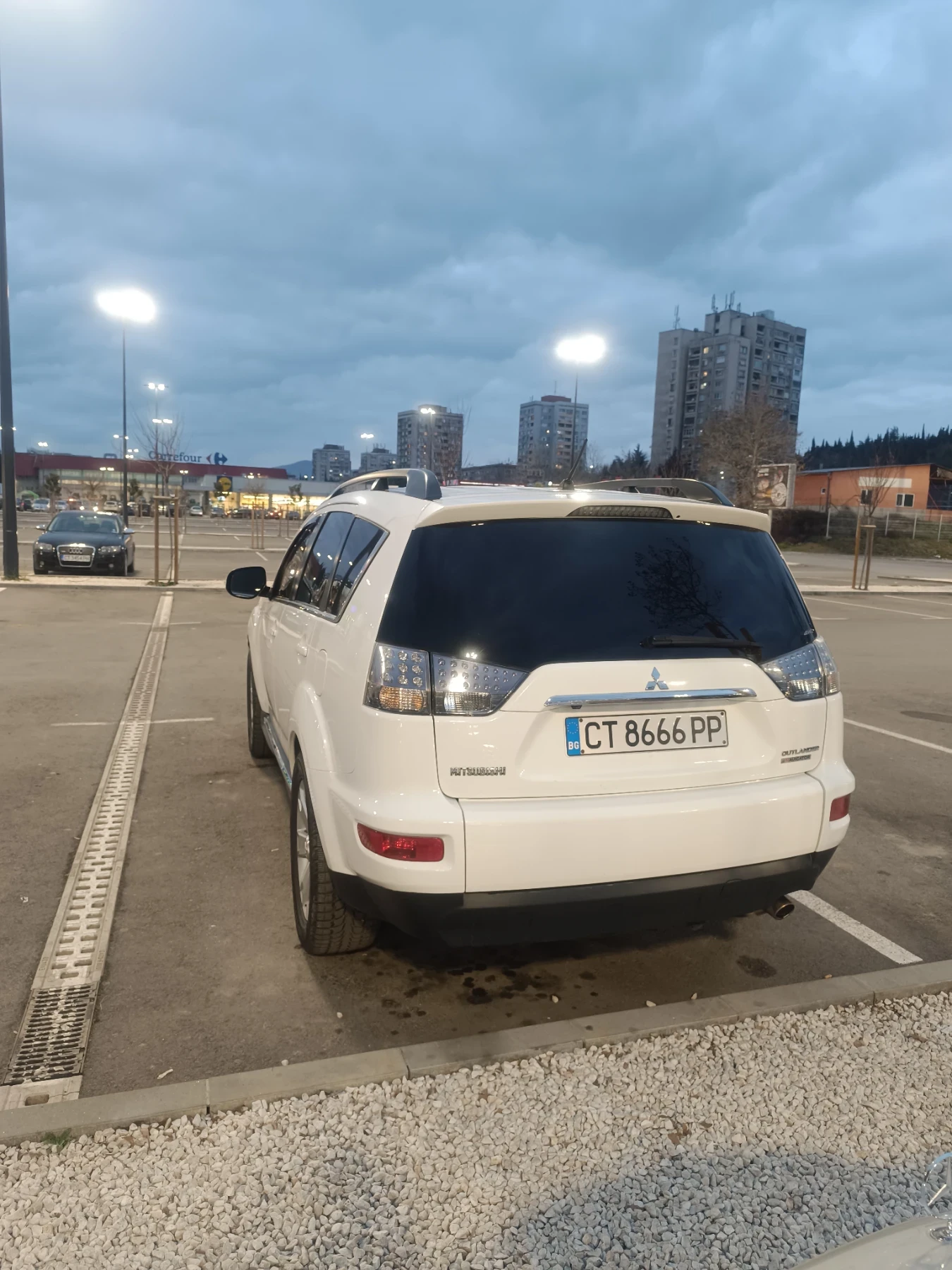 Mitsubishi Outlander 2.4 4x4 - изображение 4