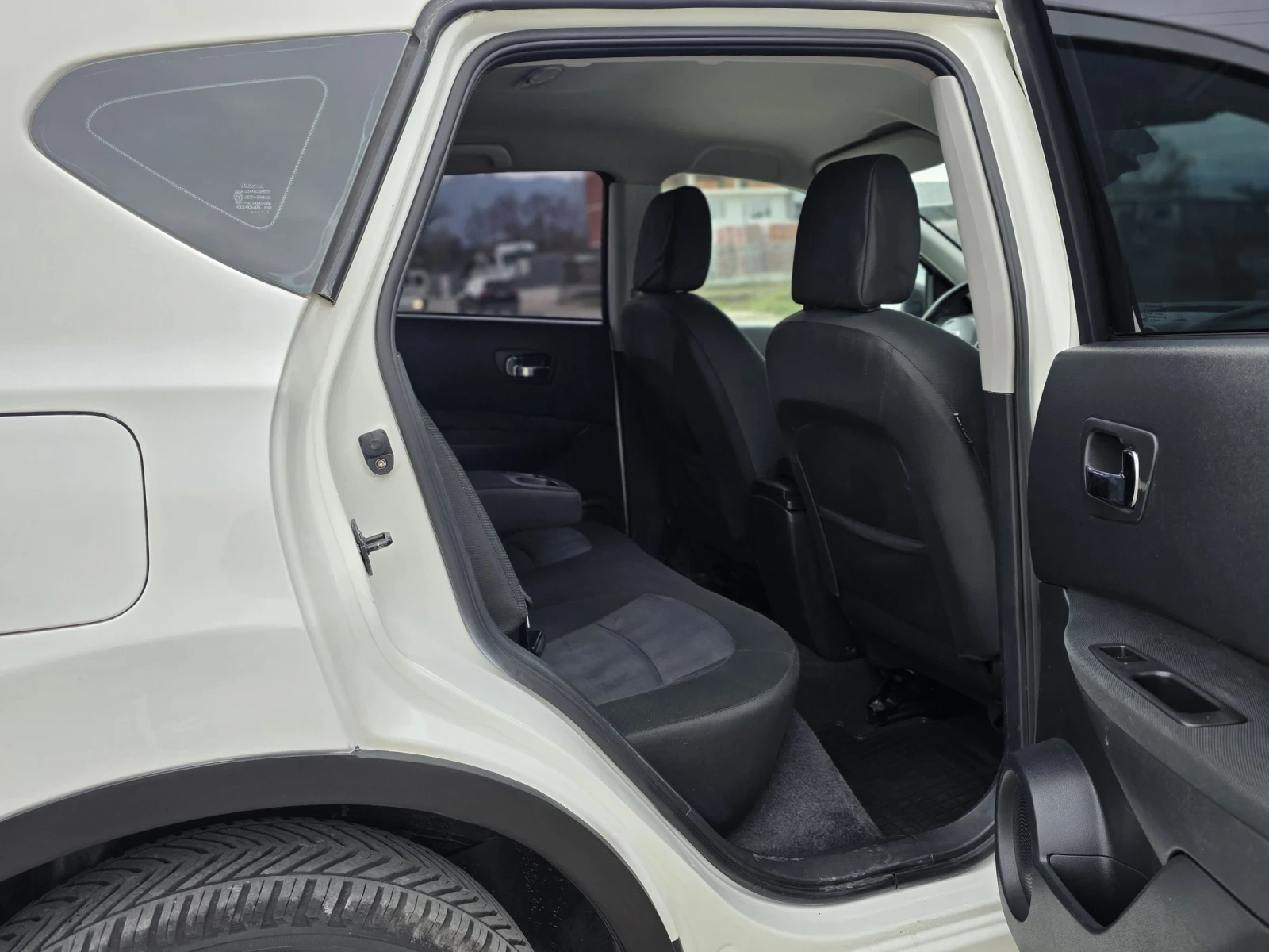 Nissan Qashqai 1.5 dci 110 k.c. PureDrive Топ Състояние , снимка 12 - Автомобили и джипове - 53902729