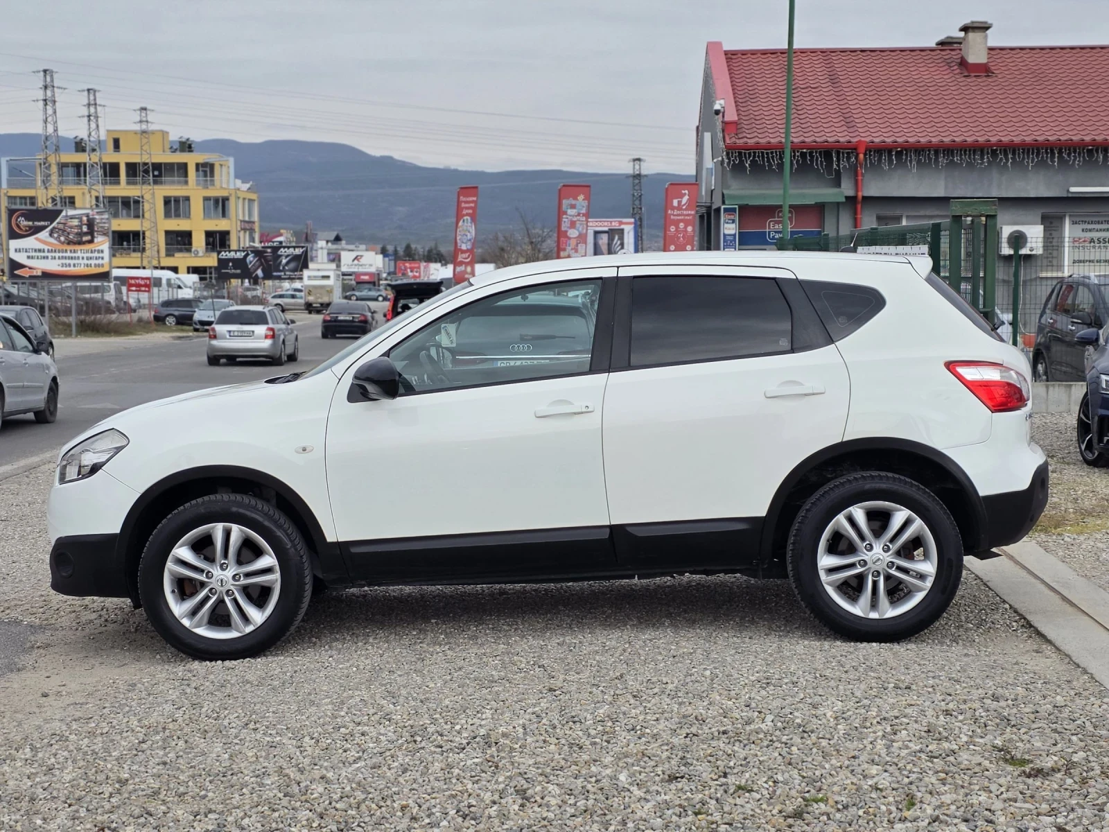 Nissan Qashqai 1.5 dci 110 k.c. PureDrive Топ Състояние , снимка 2 - Автомобили и джипове - 53902729