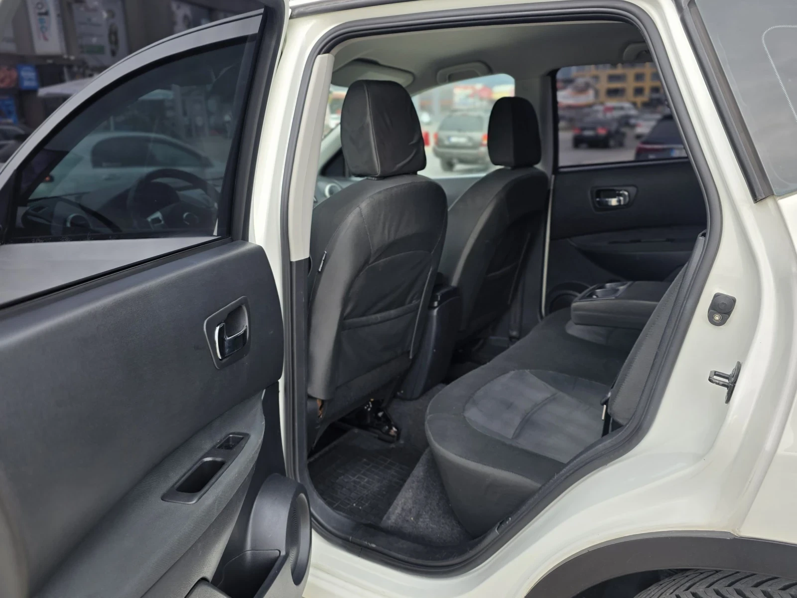 Nissan Qashqai 1.5 dci 110 k.c. PureDrive Топ Състояние , снимка 10 - Автомобили и джипове - 53902729