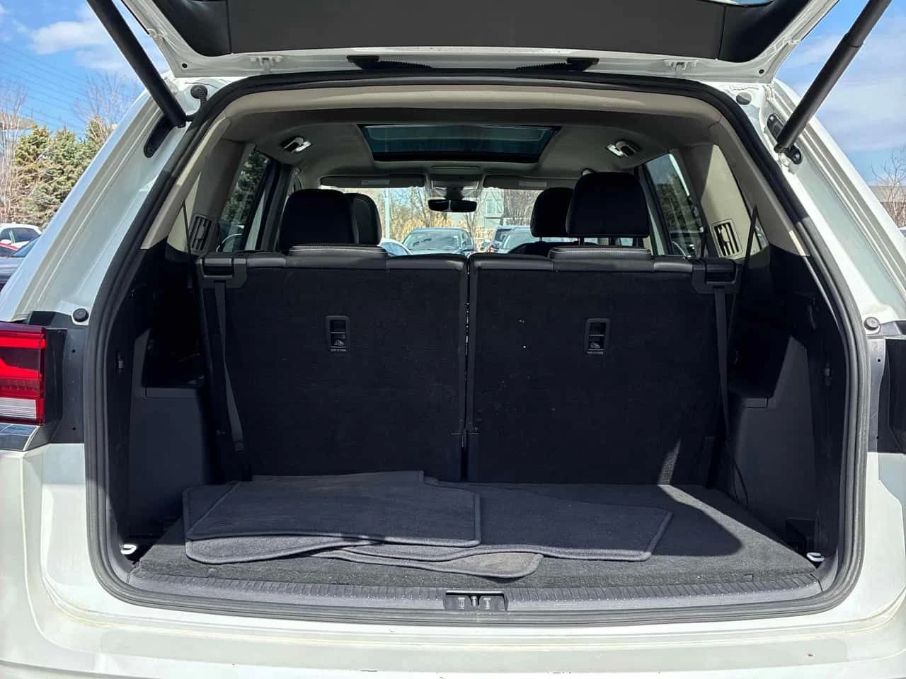 VW Atlas * Highline * ОБОРУДВАНЕ * КАМЕРА * ПАМЕТ * PANO, снимка 13 - Автомобили и джипове - 54354660