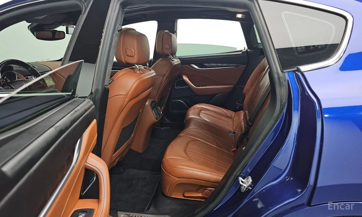 Maserati Levante, снимка 12 - Автомобили и джипове - 54399043