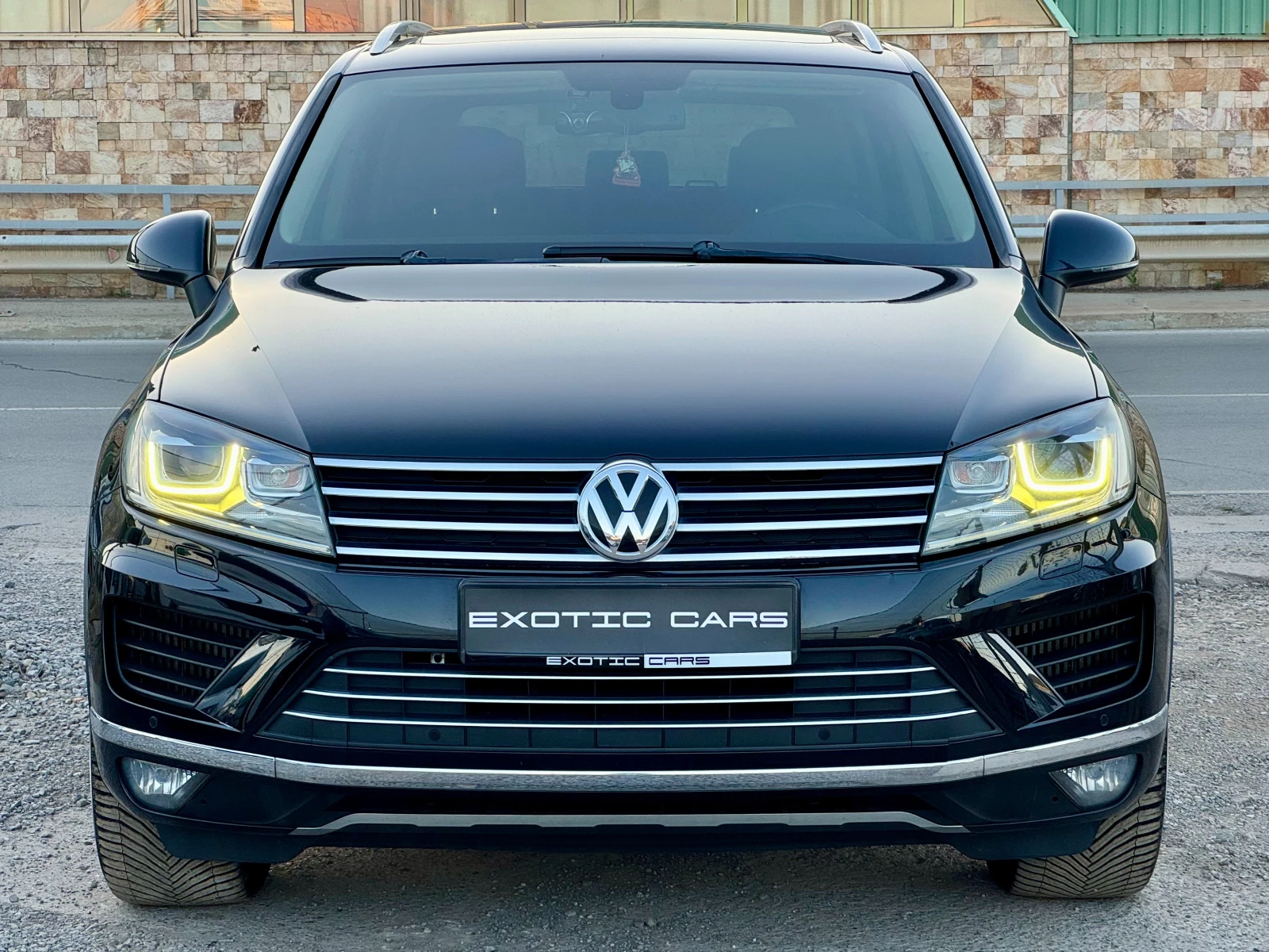 VW Touareg 3.0 TDI 4motin ! Exclusive ! FaceLift !, снимка 2 - Автомобили и джипове - 55032767