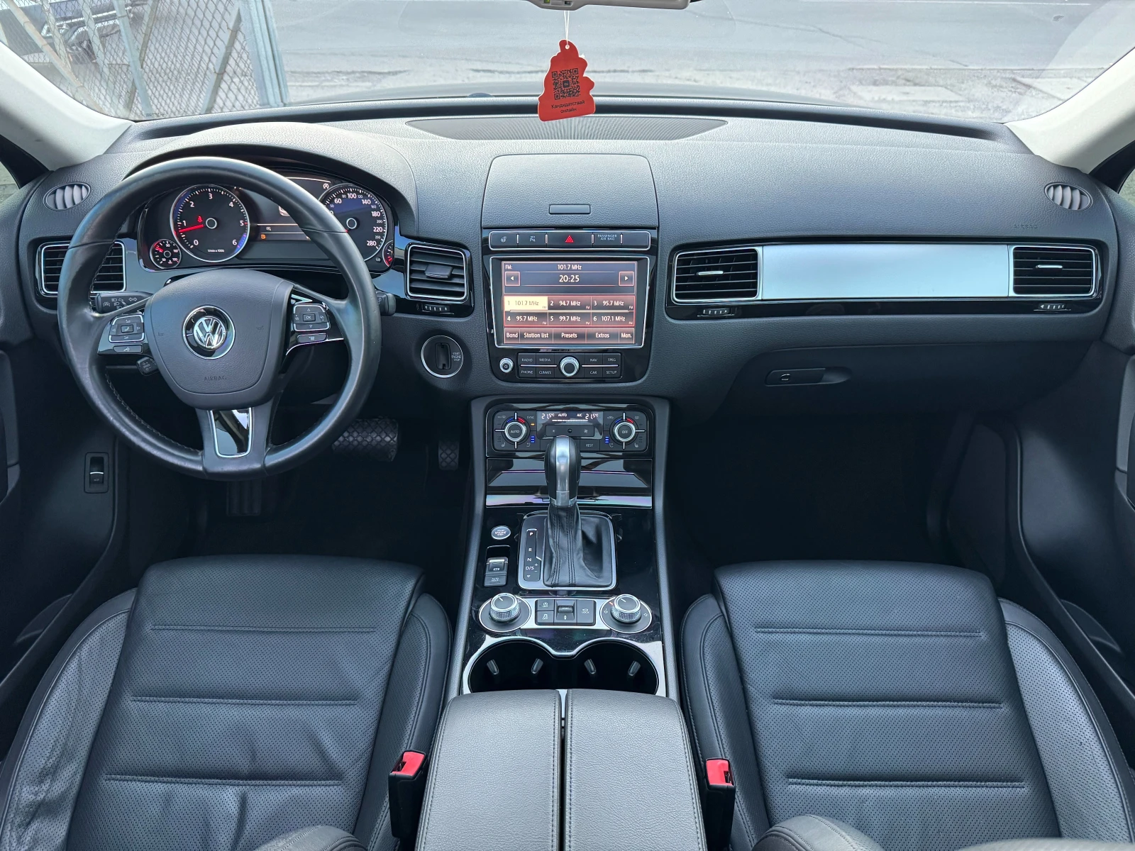 VW Touareg 3.0 TDI 4motin ! Exclusive ! FaceLift !, снимка 9 - Автомобили и джипове - 55032767