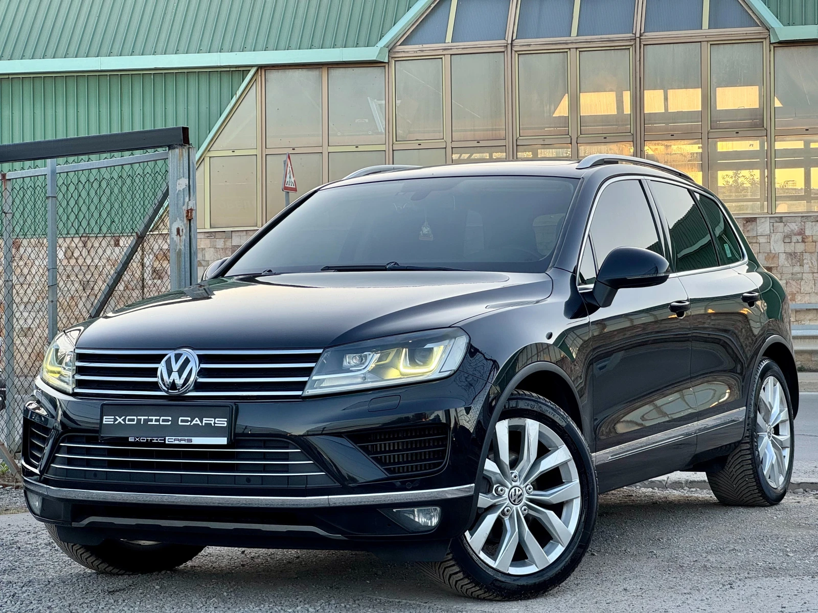 VW Touareg 3.0 TDI 4motin ! Exclusive ! FaceLift !, снимка 3 - Автомобили и джипове - 55032767