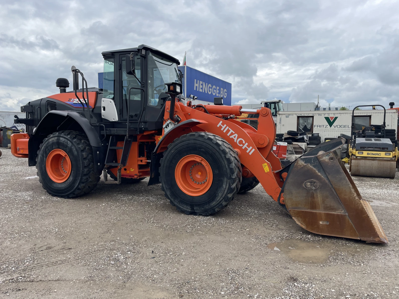 Челен товарач Hitachi ZW250-6 - изображение 4