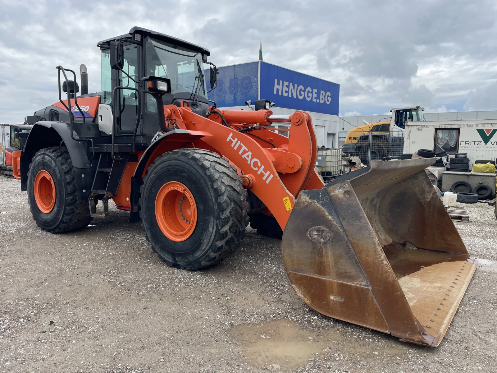 Челен товарач Hitachi ZW250-6 - изображение 5