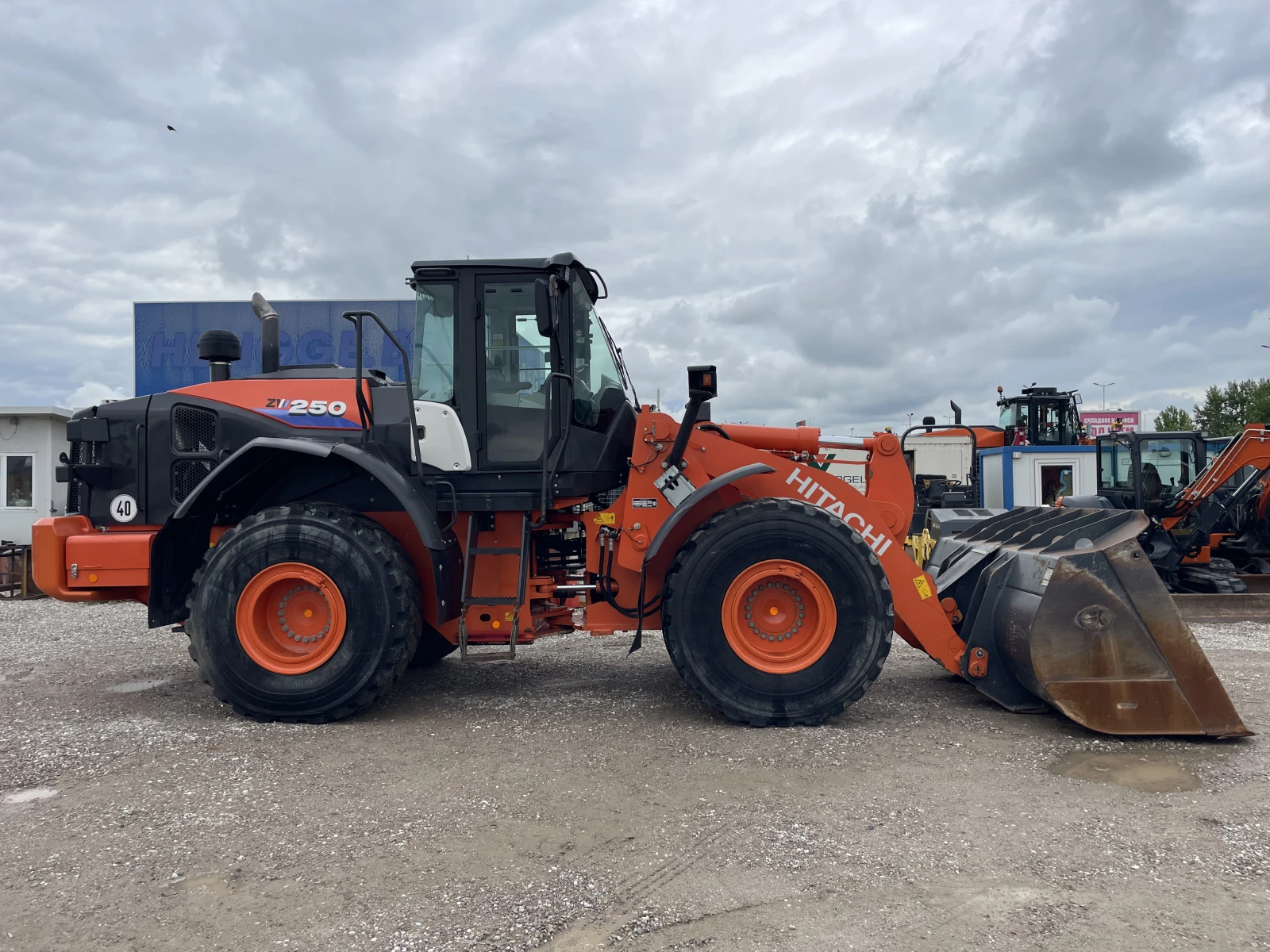 Челен товарач Hitachi ZW250-6 - изображение 2