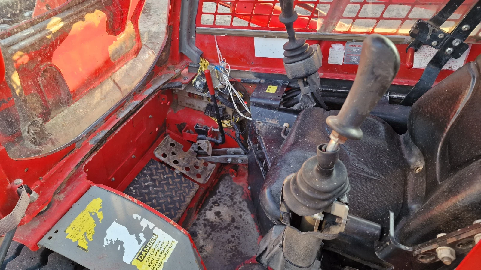 Мини челни товарачи JCB Robot 160 - изображение 5