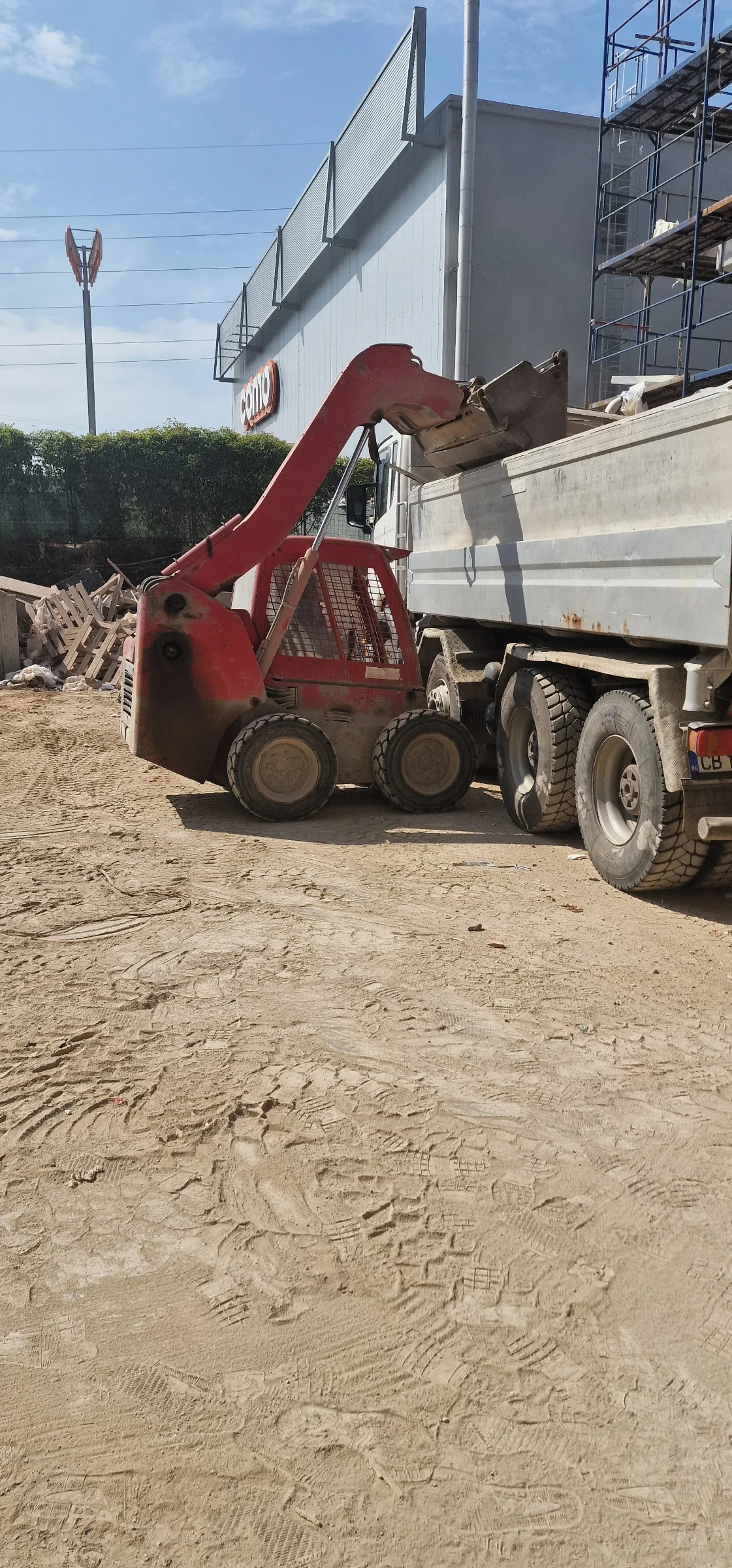 Мини челни товарачи JCB Robot 160 - изображение 2