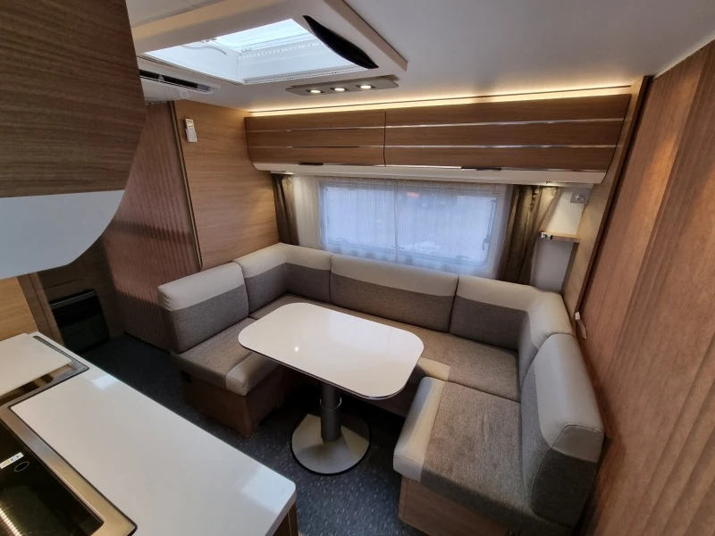 Каравана Adria Adora 573RT, снимка 16 - Каравани и кемпери - 48404360