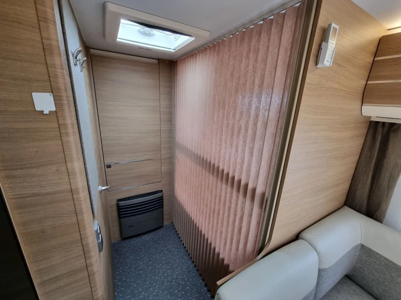 Каравана Adria Adora 573RT, снимка 12 - Каравани и кемпери - 48404360