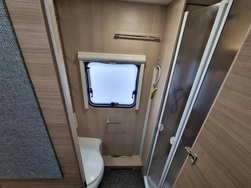 Каравана Adria Adora 573RT, снимка 13 - Каравани и кемпери - 48404360