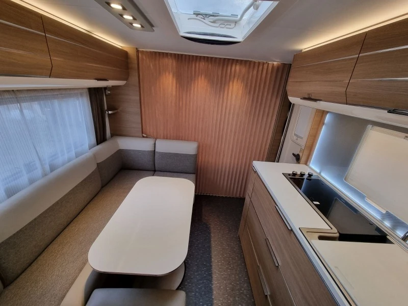 Каравана Adria Adora 573RT, снимка 7 - Каравани и кемпери - 48404360