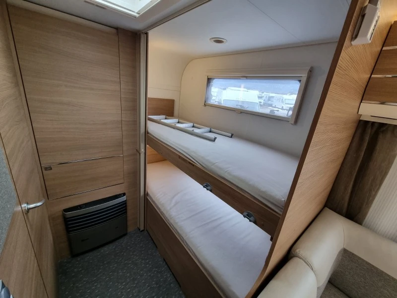 Каравана Adria Adora 573RT, снимка 11 - Каравани и кемпери - 48404360