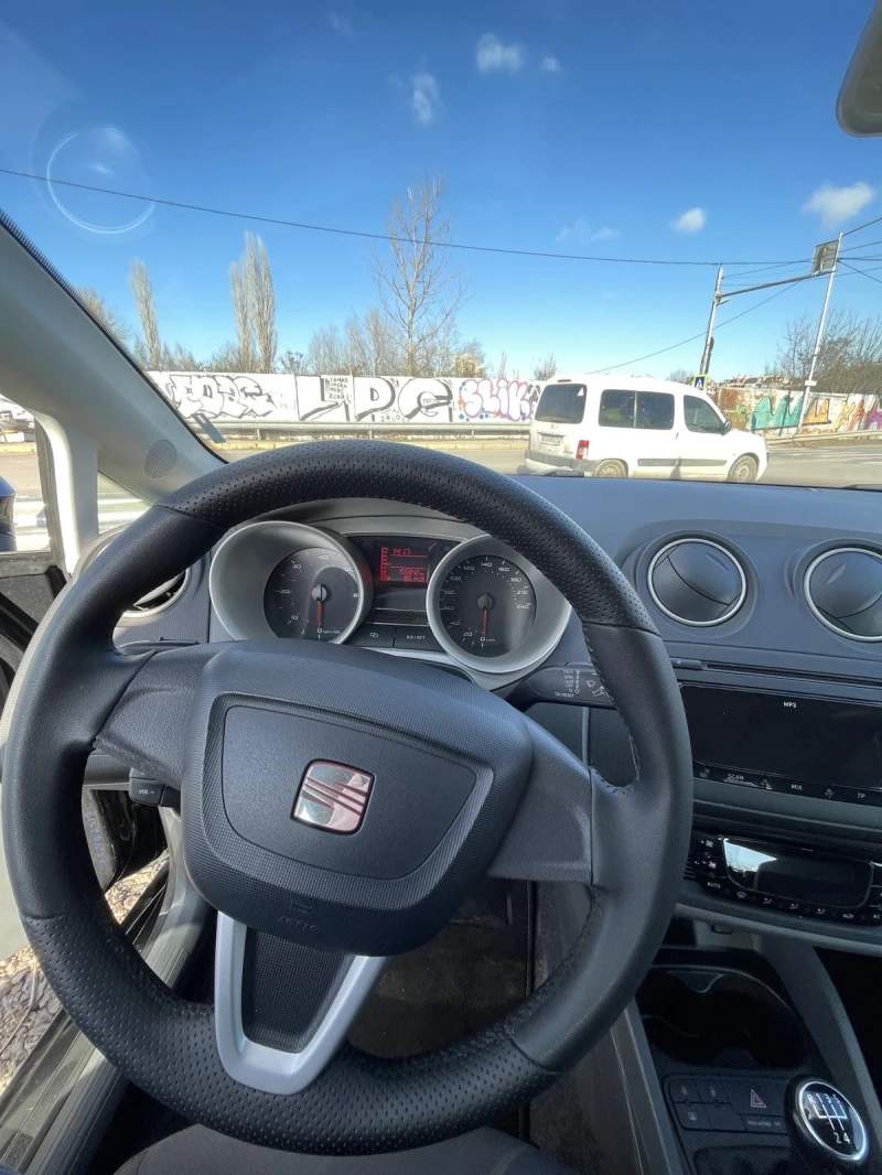 Seat Ibiza 1.6, снимка 6 - Автомобили и джипове - 47568937