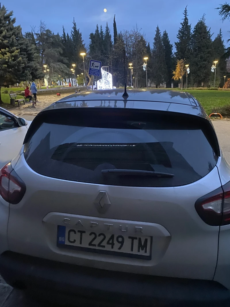 Renault Captur, снимка 9 - Автомобили и джипове - 48340623