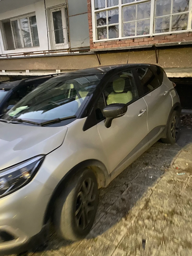 Renault Captur, снимка 2 - Автомобили и джипове - 48340623