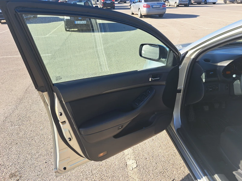 Toyota Avensis, снимка 14 - Автомобили и джипове - 52304917