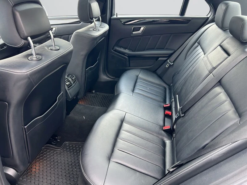 Mercedes-Benz E 400 4MATIC AMG* HARMAN/KARDON* ПОДГРЕВ* KEYLESS* , снимка 16 - Автомобили и джипове - 52646505