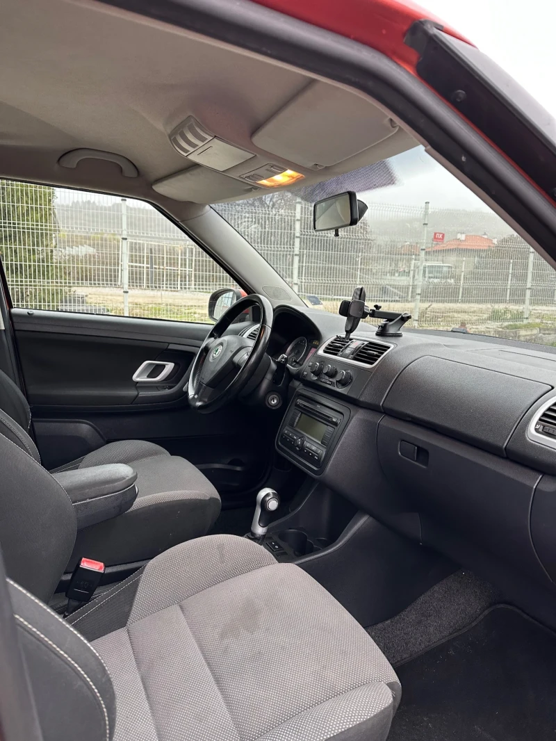 Skoda Fabia 1.6 AUTOMATIC, снимка 10 - Автомобили и джипове - 52906541