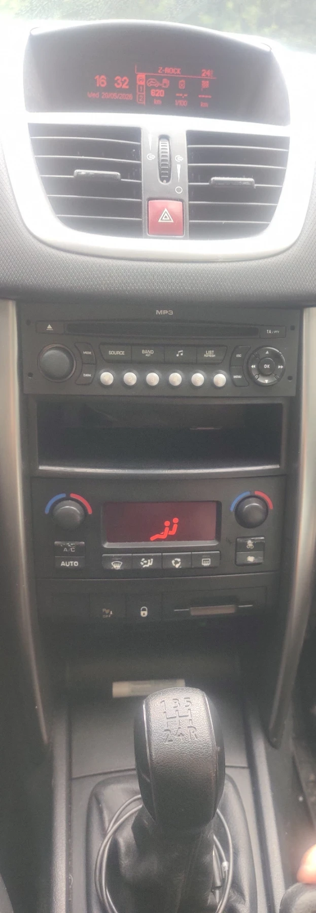 Peugeot 207 1.6HDI OUTDOOR , снимка 13 - Автомобили и джипове - 54622310