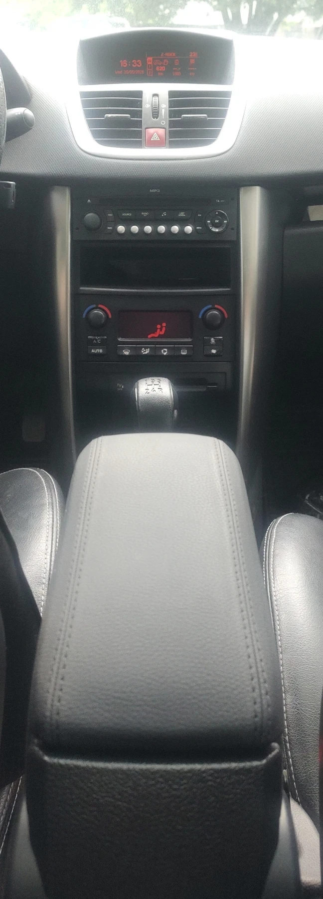 Peugeot 207 1.6HDI OUTDOOR , снимка 14 - Автомобили и джипове - 54622310