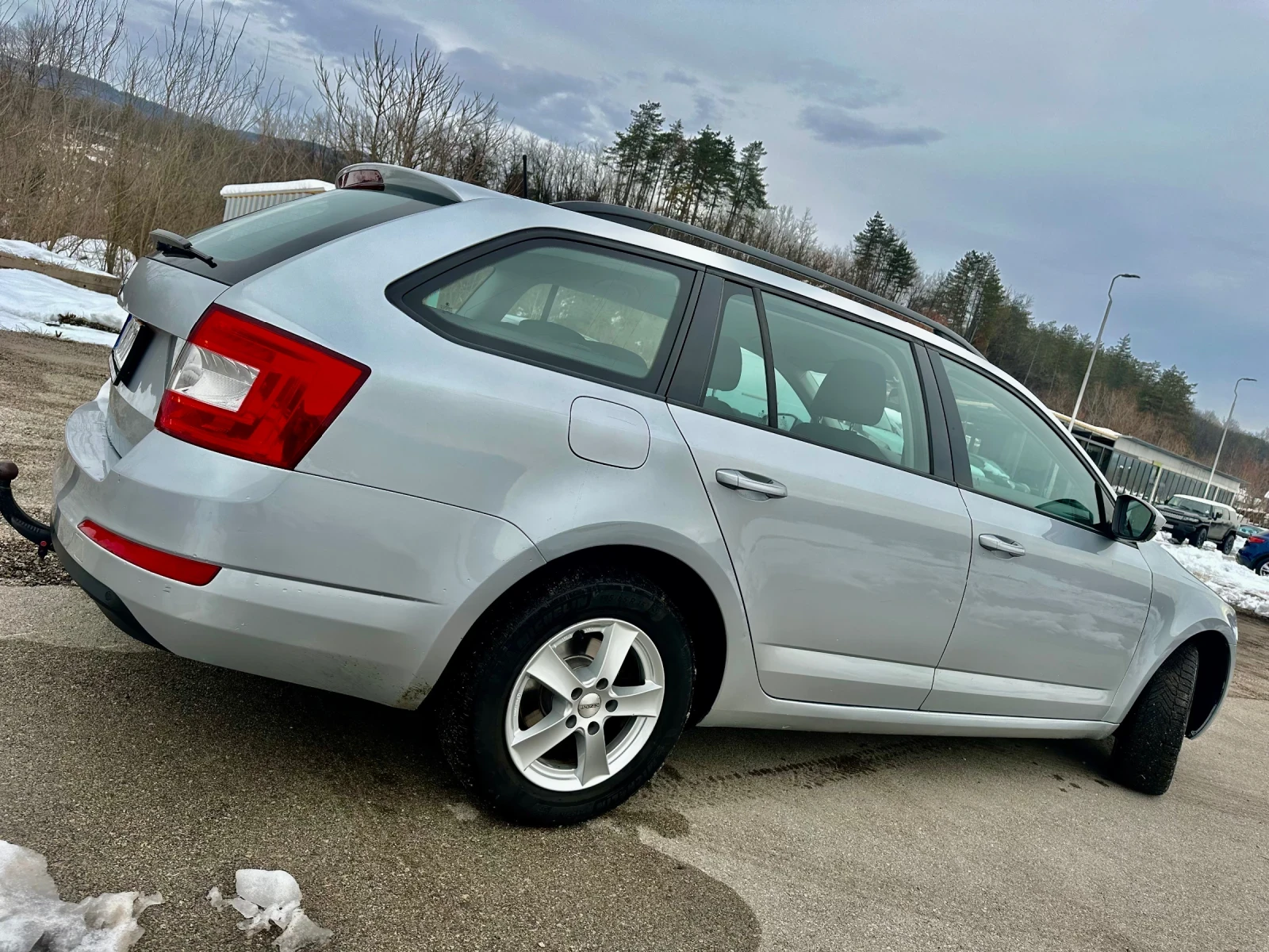 Skoda Octavia 1.6TDI* 4x4* REALNI KM*  - изображение 6