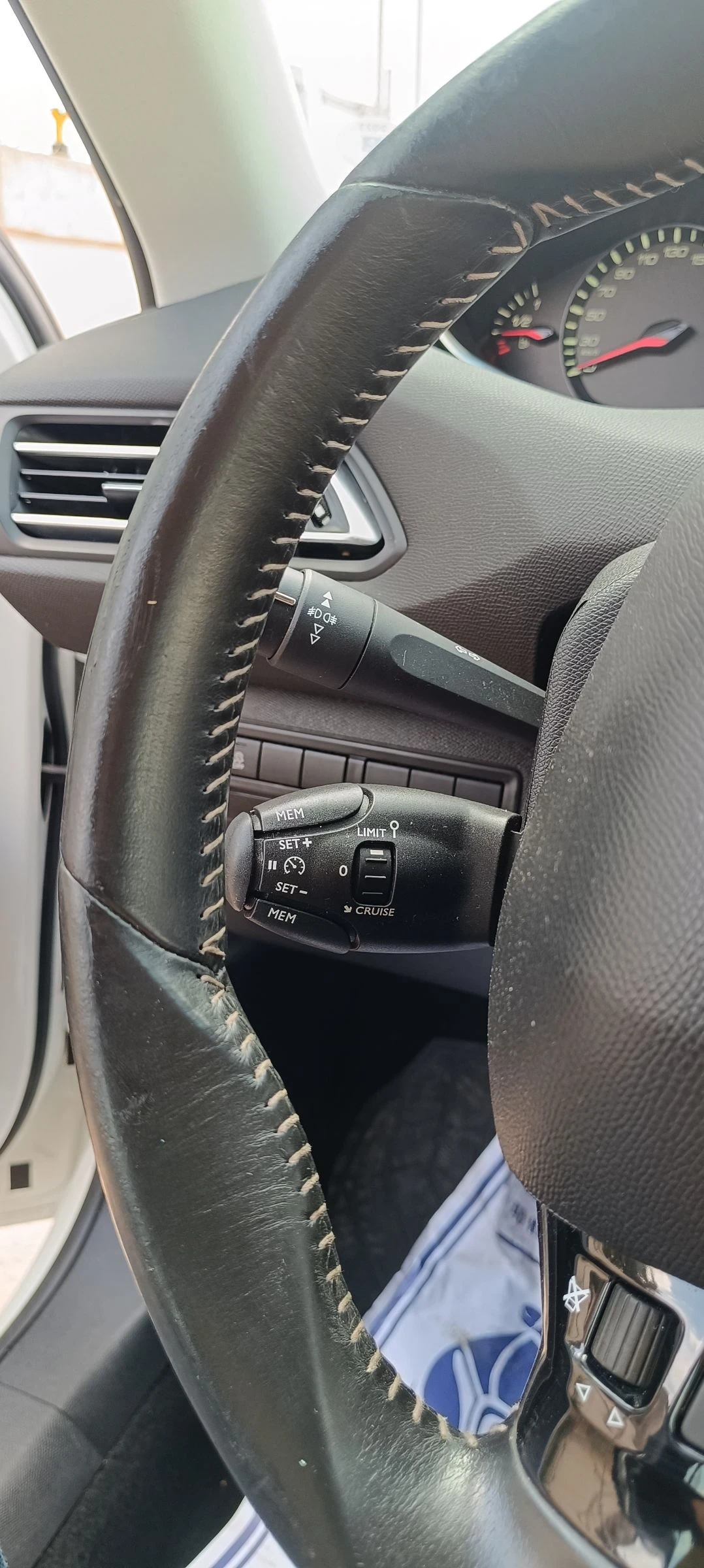 Peugeot 308 1.6 HDI 92k.c - изображение 9