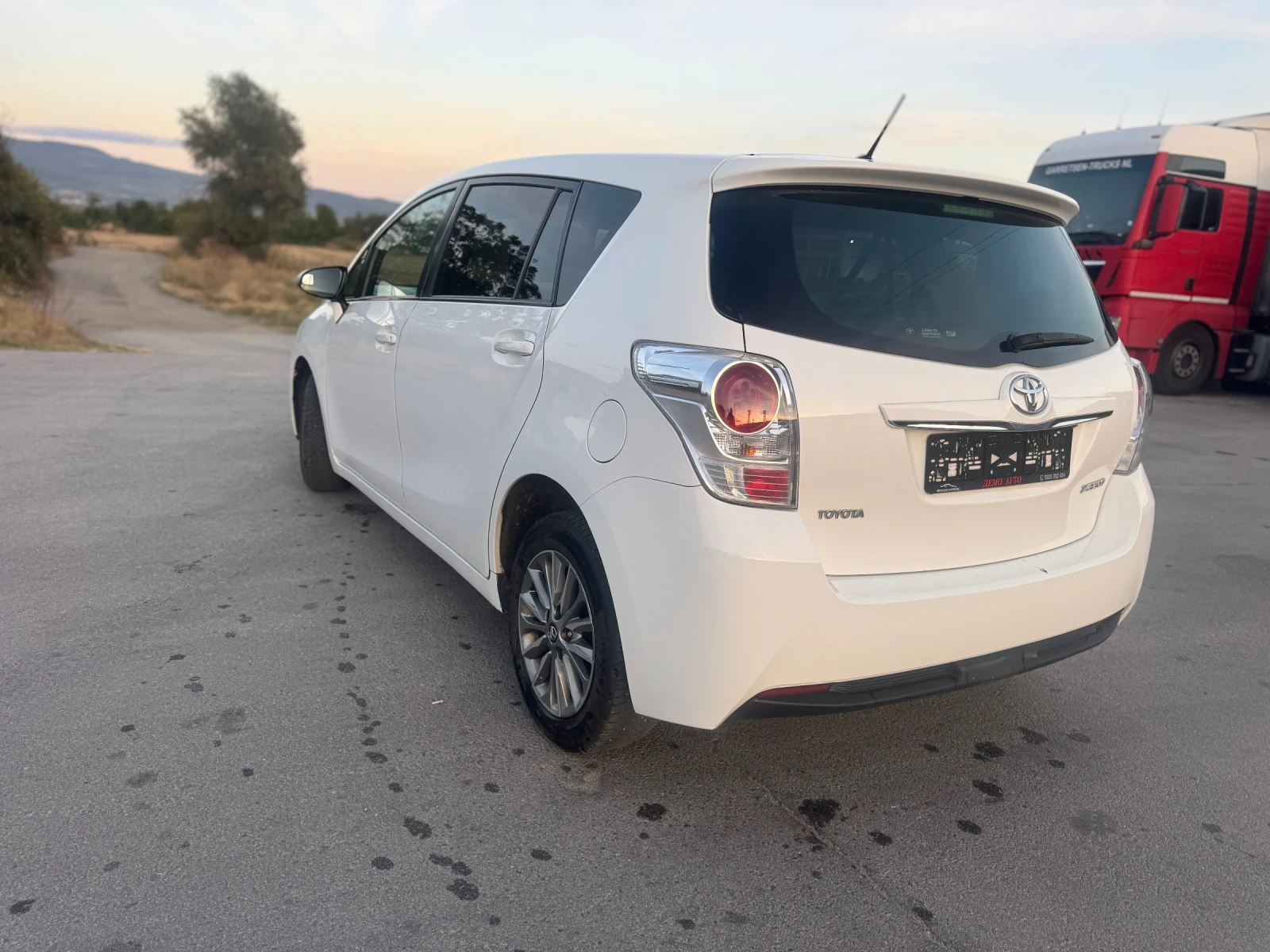 Toyota Verso d4d  6+ 1 - изображение 8