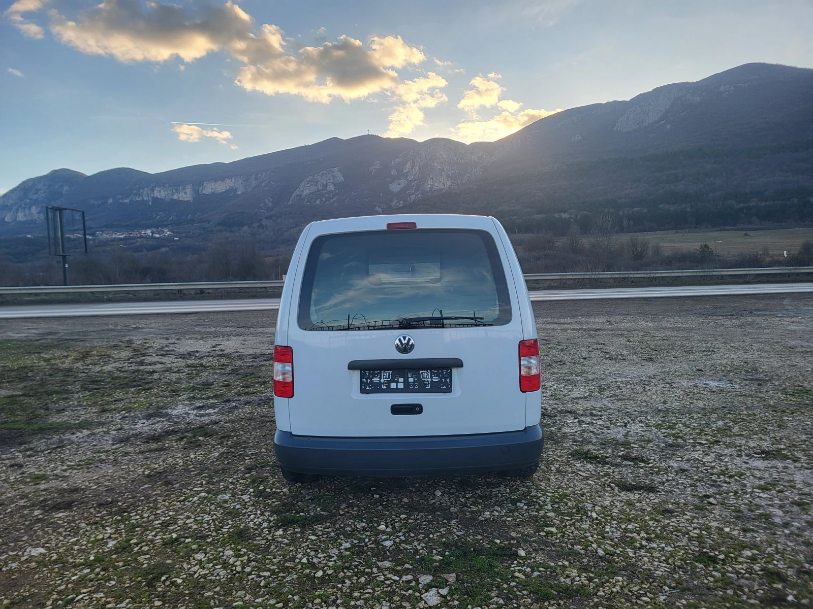 VW Caddy 1.9TDi MaxiVan - изображение 4