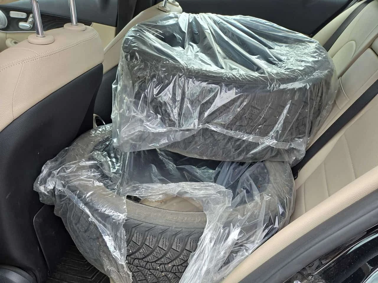 Mercedes-Benz C 300 * CARFAX * BURMESTER * PANO *  - изображение 10