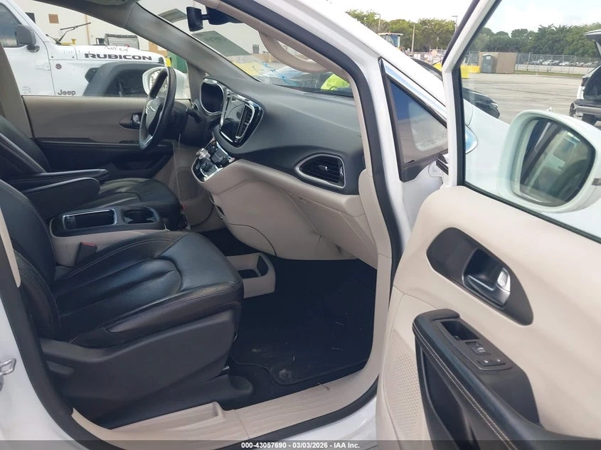 Chrysler Pacifica 3.6l Touring L, снимка 5 - Автомобили и джипове - 53773674