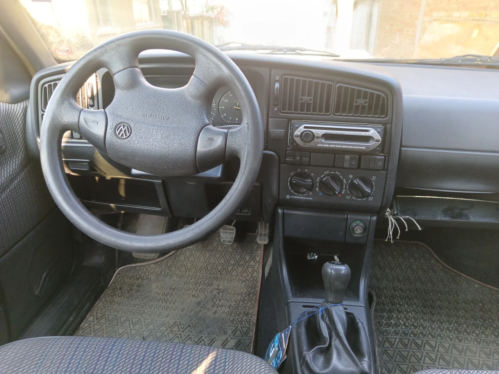 VW Passat 1.9d, снимка 8 - Автомобили и джипове - 54477961
