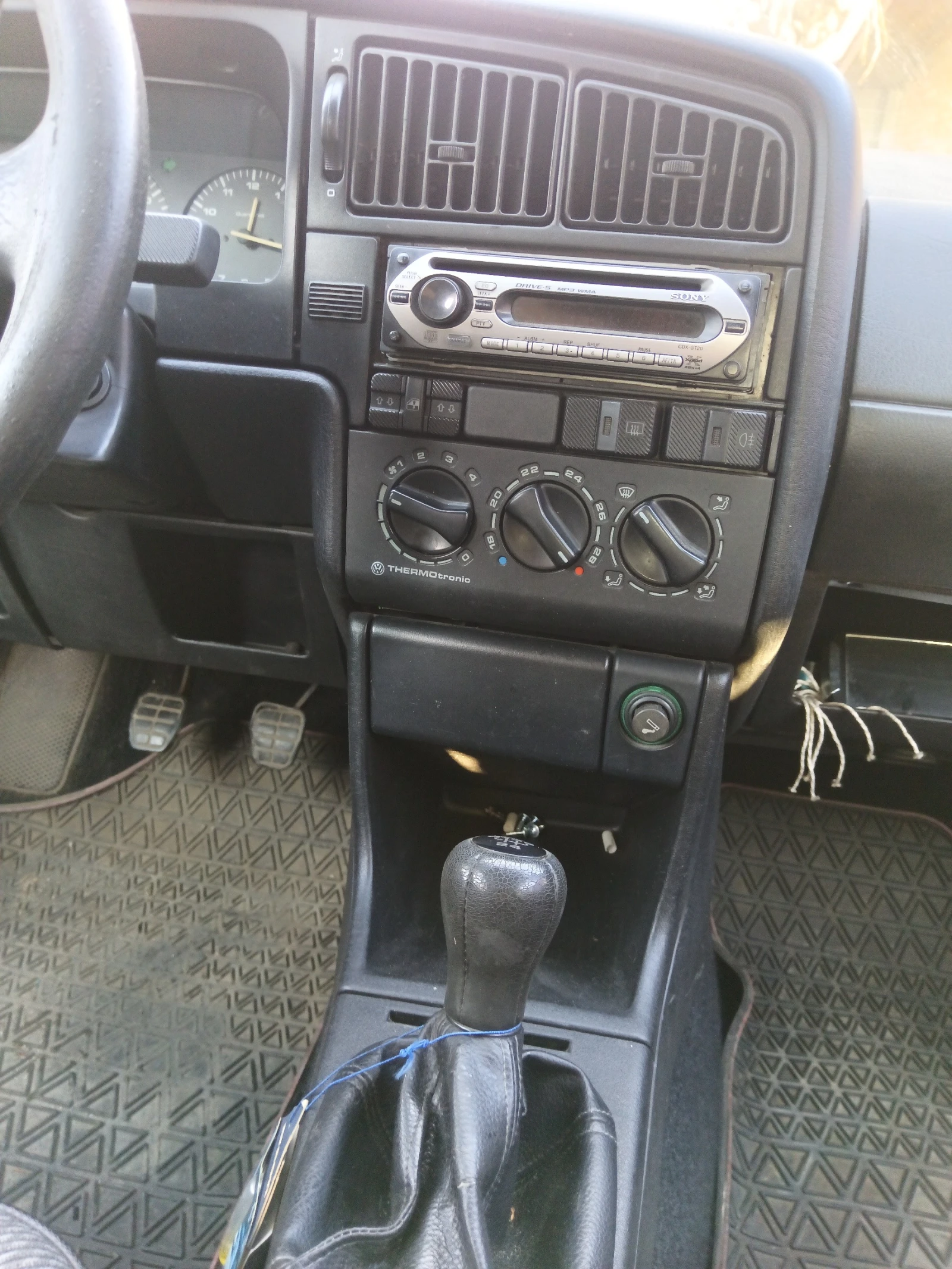 VW Passat 1.9d, снимка 7 - Автомобили и джипове - 54477961