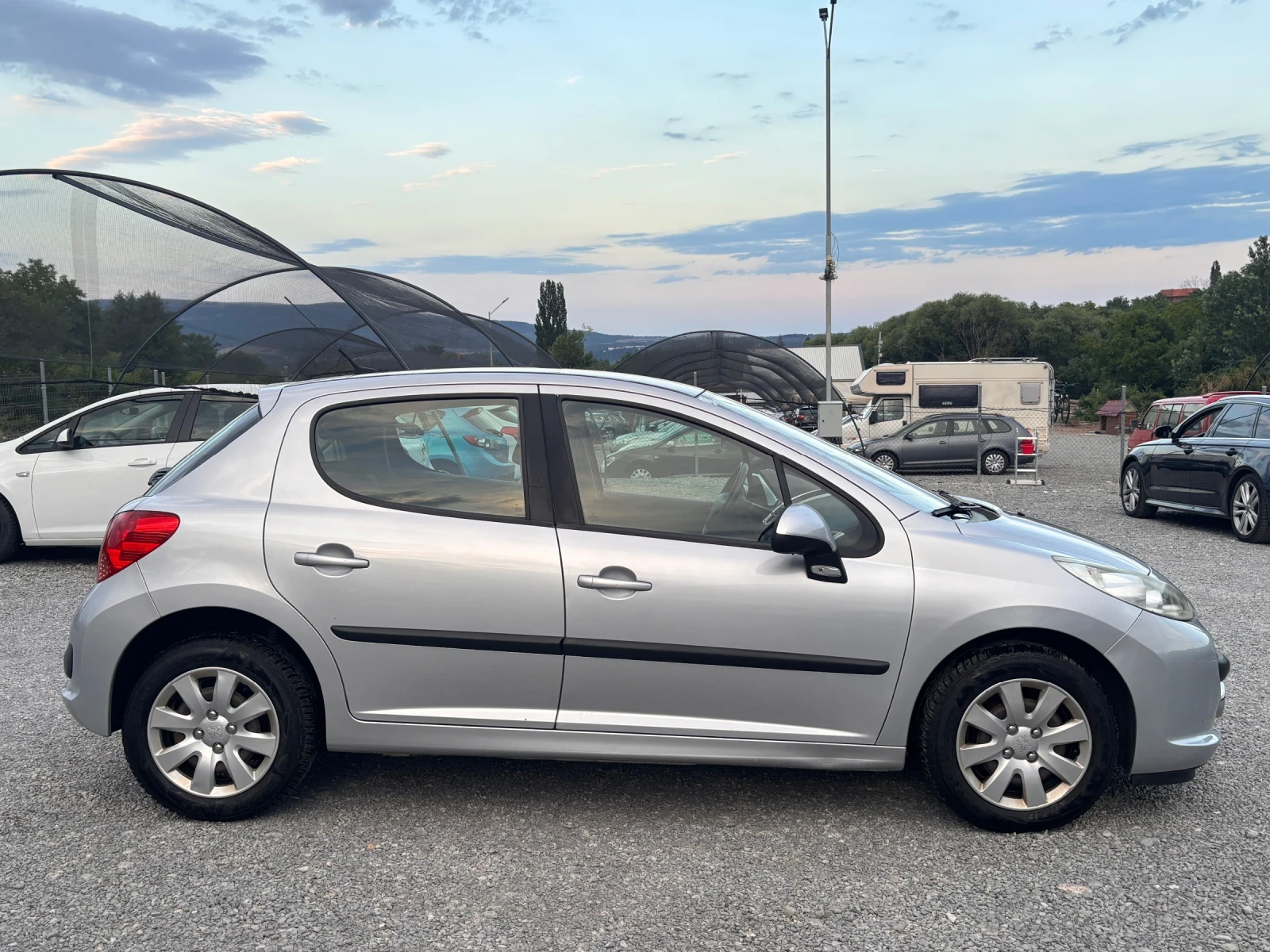 Peugeot 207 1.4i 88ps, снимка 7 - Автомобили и джипове - 55283804