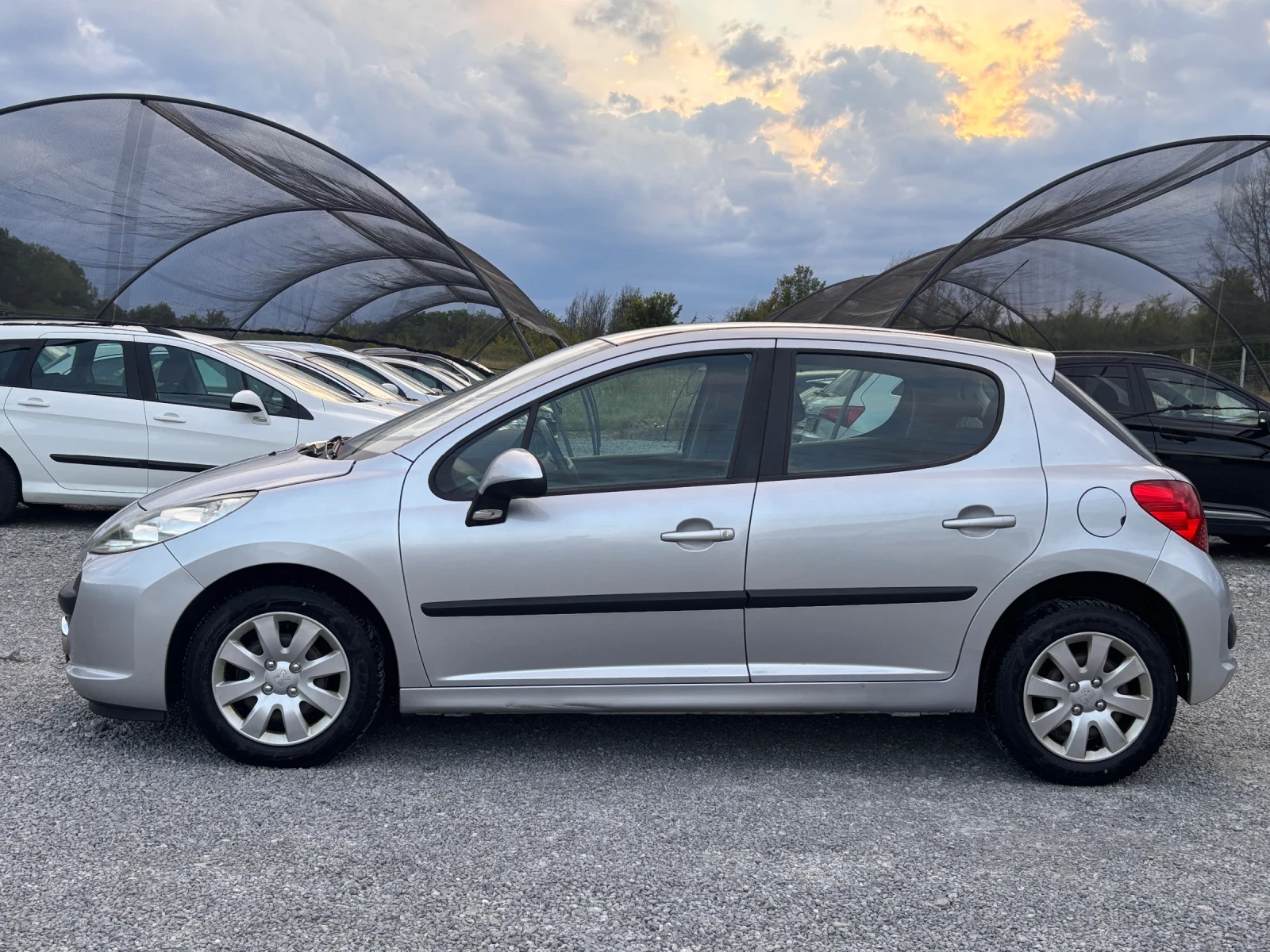 Peugeot 207 1.4i 88ps, снимка 3 - Автомобили и джипове - 55283804