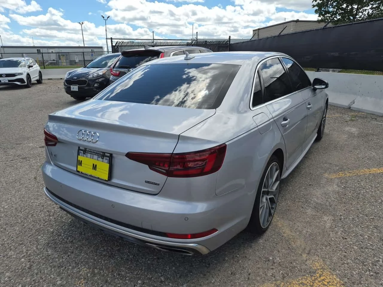 Audi A4 PROGRESSIV/CARFAX/ДИСТРОНИК/ПОДГРЕВ/ШИБЕДАХ/, снимка 3 - Автомобили и джипове - 55305169