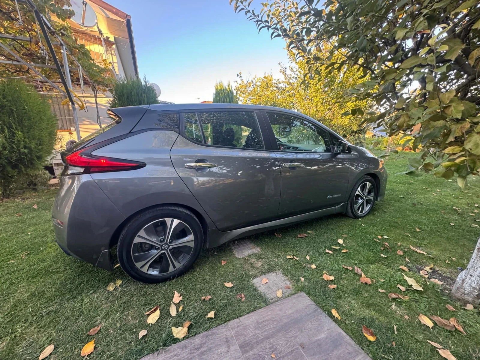 Nissan Leaf , снимка 5 - Автомобили и джипове - 56448778