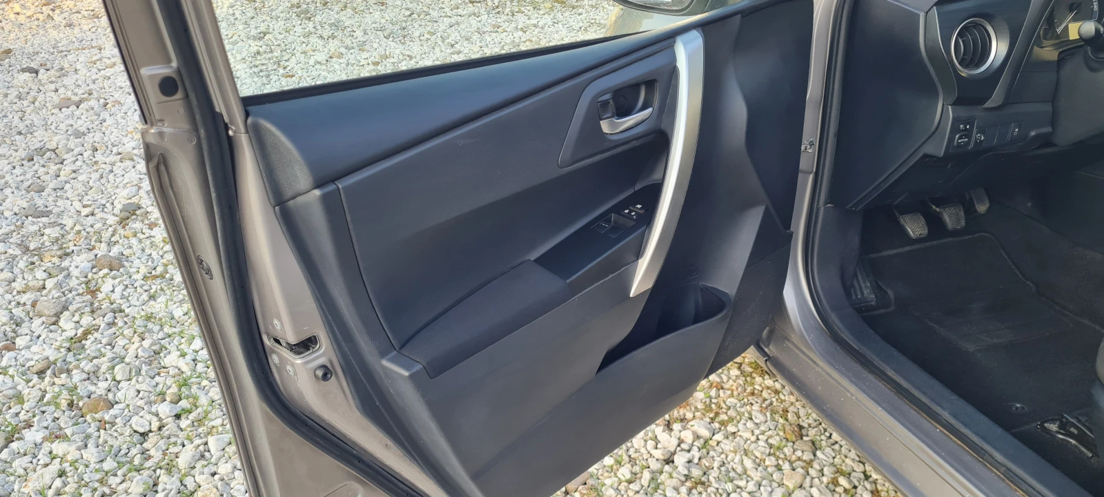 Toyota Auris 1.33i | Mobile.bg � ����������� 5