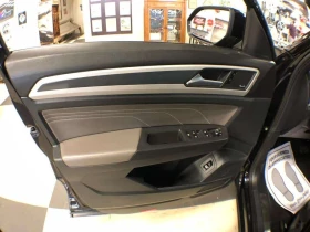 VW Atlas * HIGHLINE AWD LEATHER PAN/ROOF NAV B/SPOT CAMERA , снимка 17