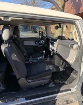 Toyota Fj cruiser 4.0 * 4WD * КАМЕРА * CARFAX * ЦЕНА ДО БГ * , снимка 6