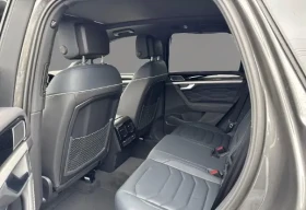 VW Touareg 3.0 TDI 4Motion = R-line = Black Style Гаранция | Auto.bg — изображение 9