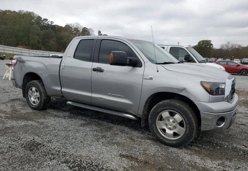 Toyota Tundra, снимка 2 - Автомобили и джипове - 48602038