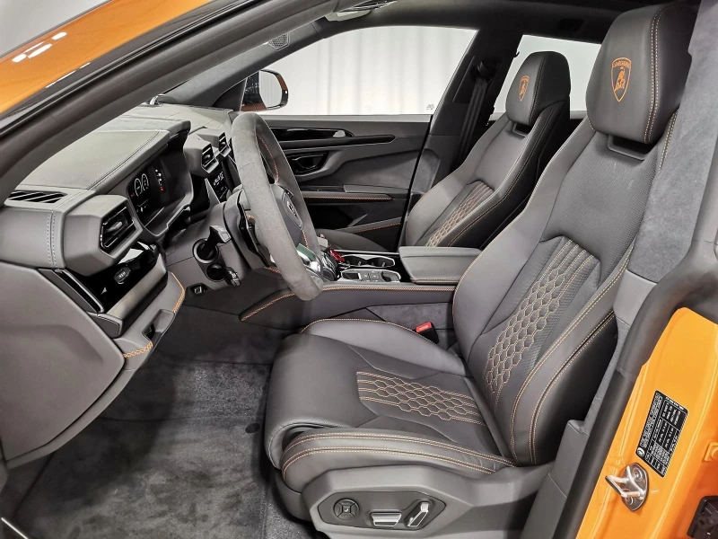 Lamborghini Urus SE HYBRID B&O PANORAMA KERAMIK 360 CAMERA , снимка 13 - Автомобили и джипове - 53343956